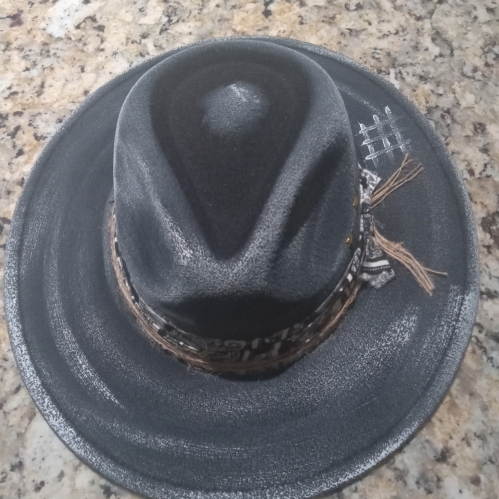 Fedora - Picture 3 of 3